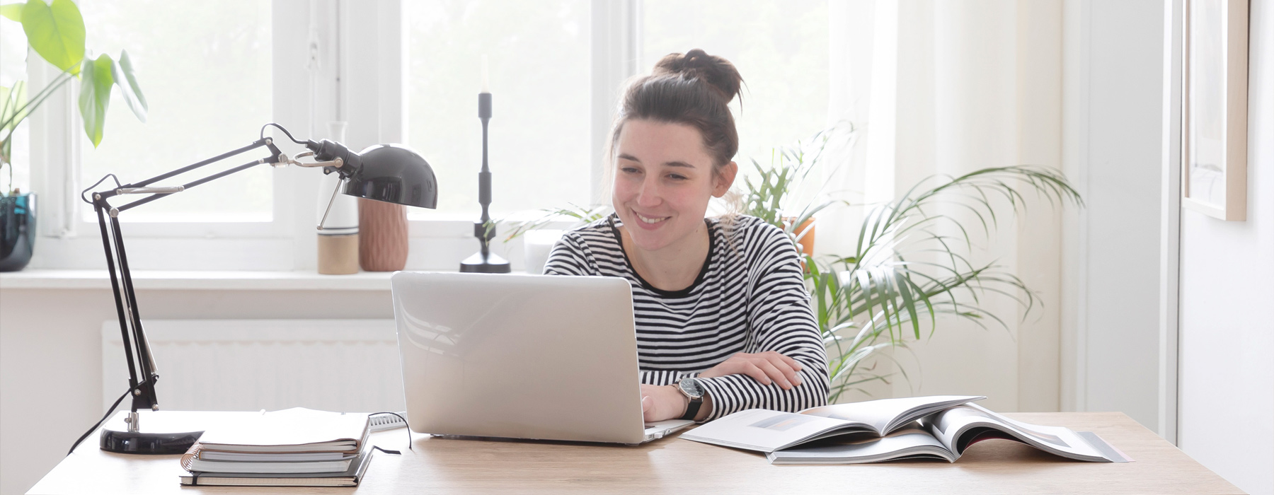 Höhenverstellbarer Schreibtisch für ergonomisches Arbeiten