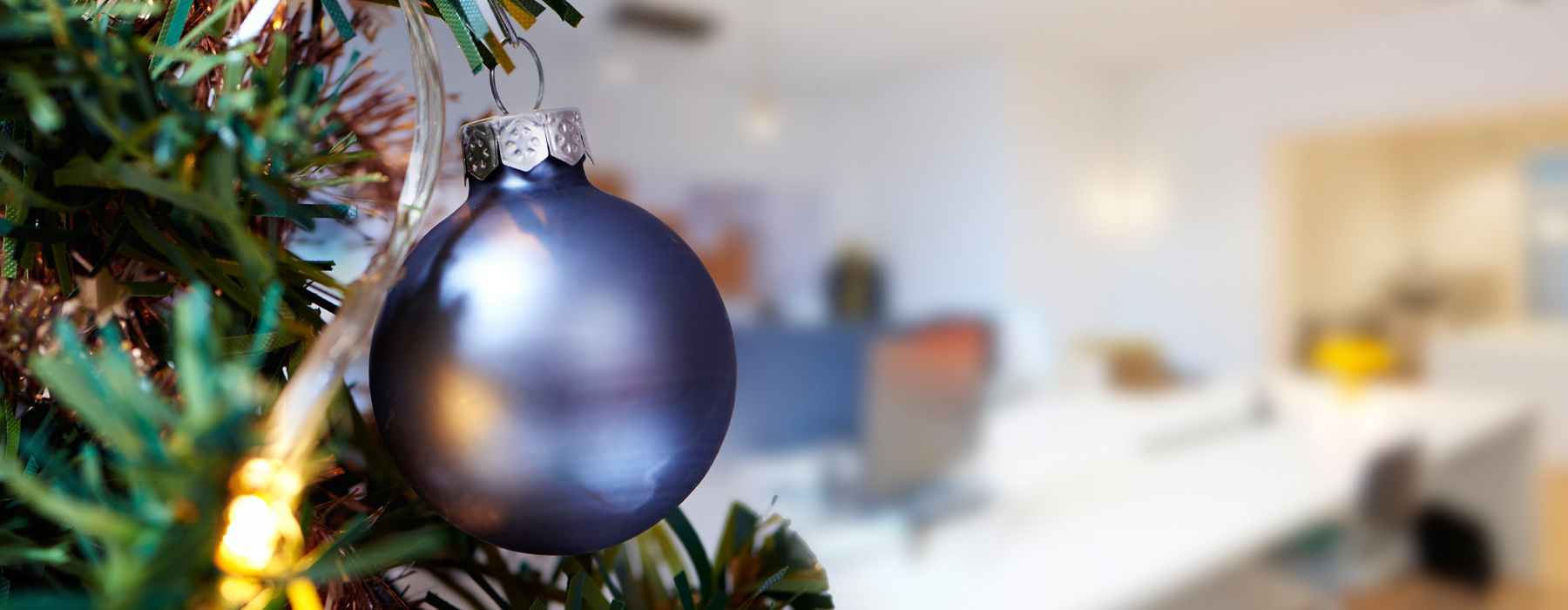 Weihnachtliche Stimmung im Büro durch die passende Dekoration