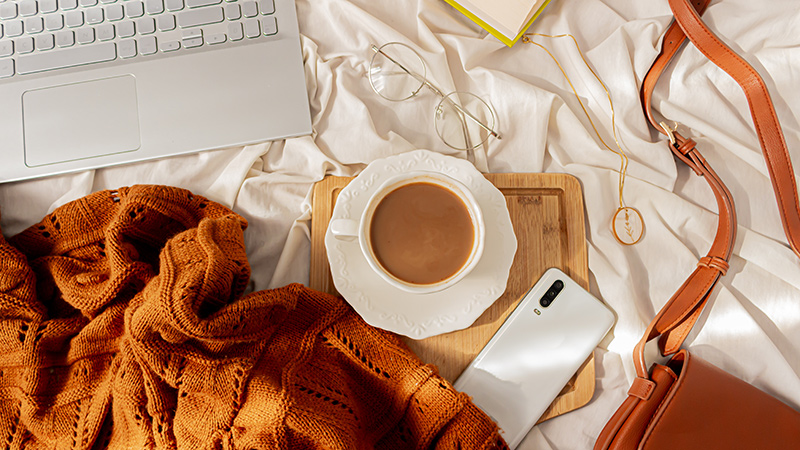 Tee oder Kaffee sorgen für Wohlbefinden während der Arbeit